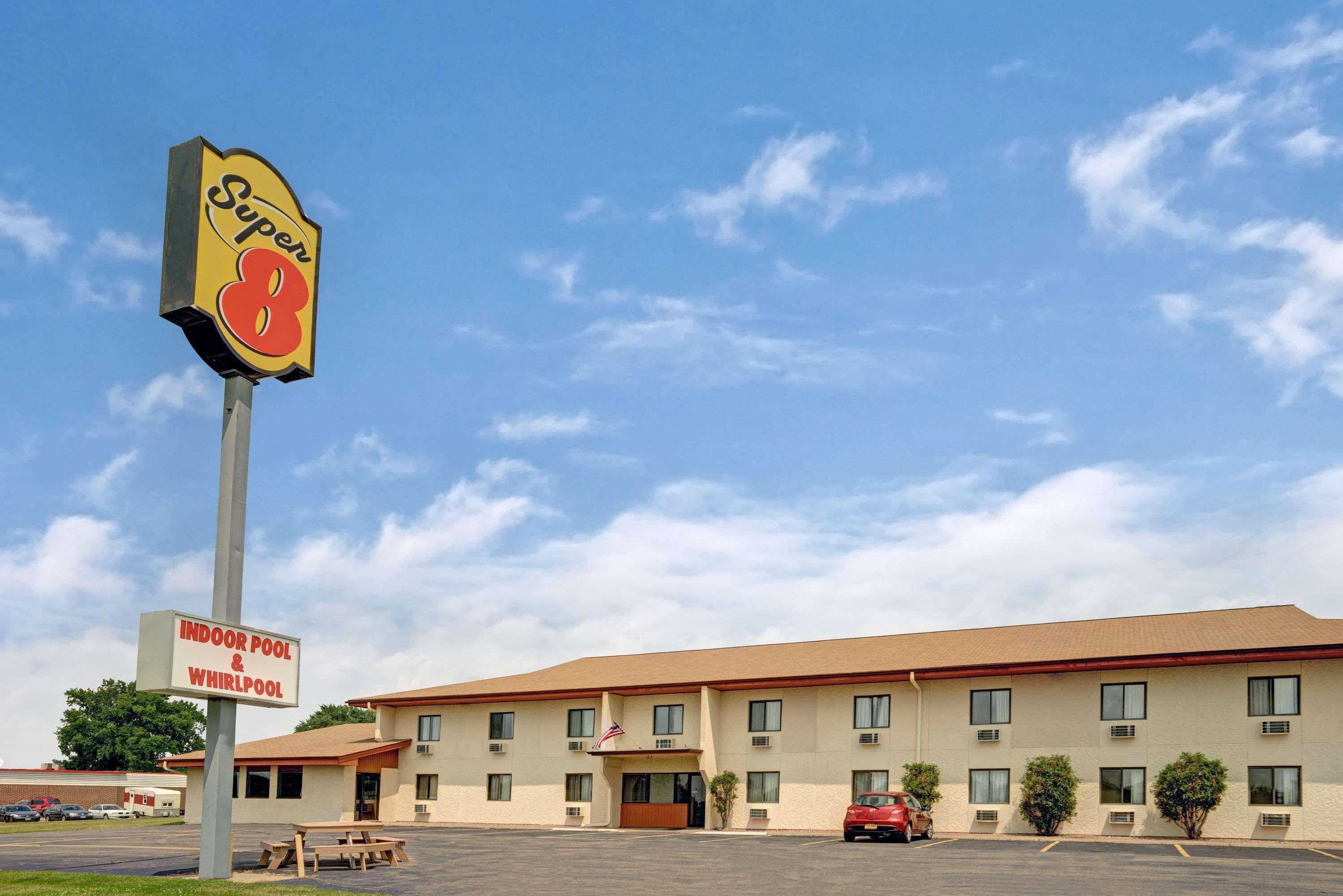 Super 8 By Wyndham Buffalo Esterno foto