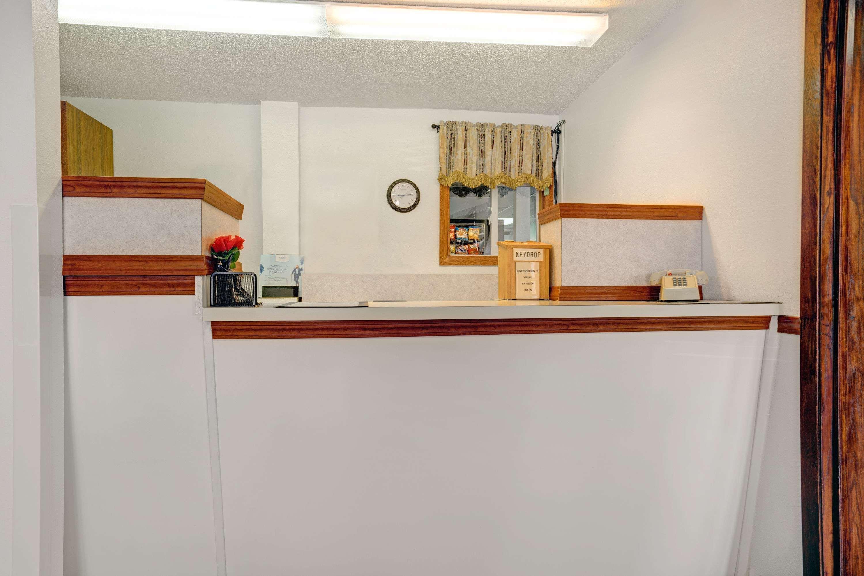 Super 8 By Wyndham Buffalo Esterno foto